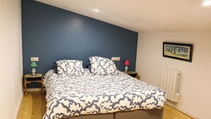 2 bedrooms, iron/ironing board, free WiFi, bed sheets