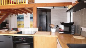 Fridge, microwave, oven, stovetop - Maisonette Avec Jardin En Centre Ville (Crozon)