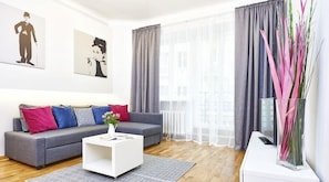 Departamento clásico | Área de sala de estar | Televisión LED de 40 pulgadas con canales por cable y televisión