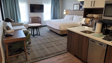 Tabla de planchar con plancha, wifi gratis y ropa de cama