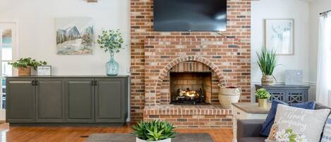 تلفزيون ذكي، مدفأة، ألعاب فيديو