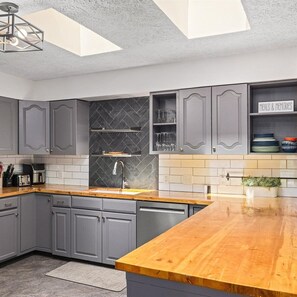 Fridge, microwave, oven, stovetop - Spacious 9-bedroom waterfront retreat on over 2 private acres with above-ground pool, firepit, gazebo right on Shenandoah River, Theater Room, and detached garage with second kitchen and pool table. (Shenandoah)