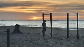 بالقرب من الشاطئ