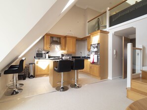 Apartment | Private kitchen | Full-size fridge, microwave, oven, stovetop - Adelaide Place (Canterbury)