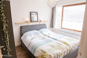 2 bedrooms, iron/ironing board, travel cot, free WiFi