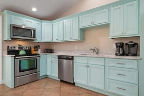 冰箱、微波炉、烤箱、炉灶