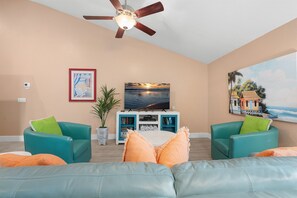 Smart TV, DVD player, books, stereo - Beach Daze by Beach Boutique Rentals (Holmes Beach)