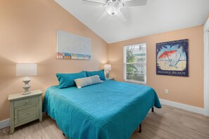 2 bedrooms, free WiFi, bed sheets - Beach Daze by Beach Boutique Rentals (Holmes Beach)