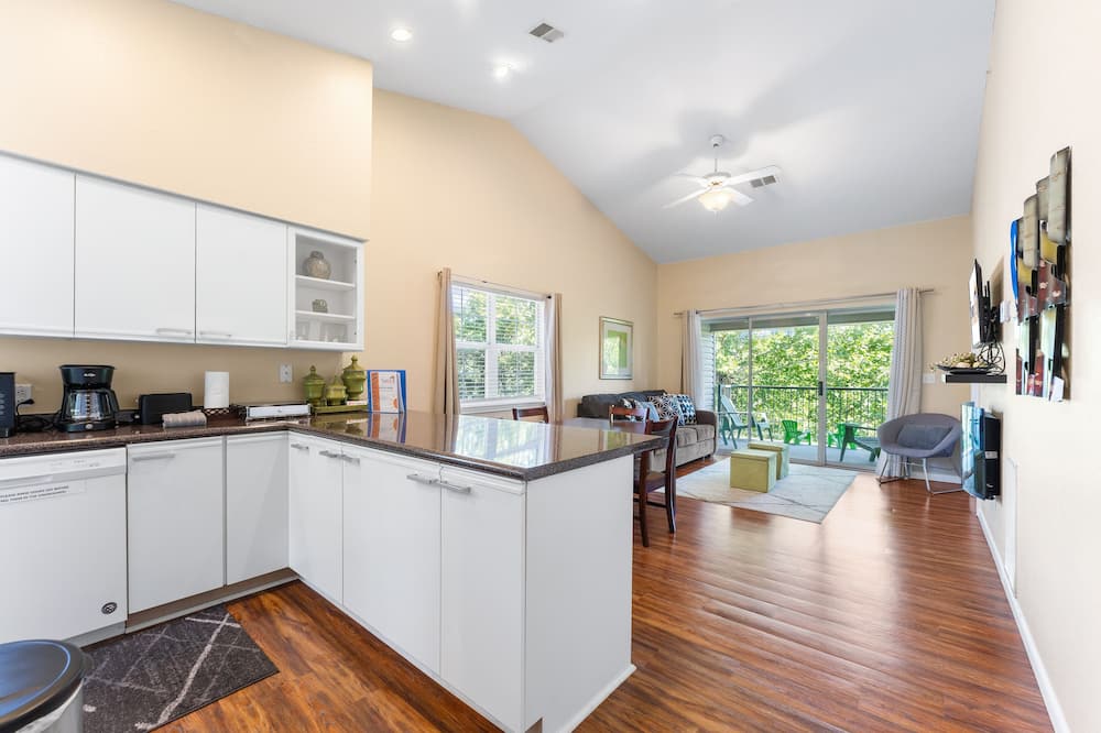 Serenity Now 2 Bedroom Condo by RedAwning - Mincy, MO