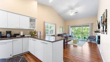 Condo, 2 Bedrooms | Interior