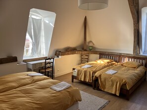 13 Schlafzimmer, Bügeleisen/Bügelbrett, Reisekinderbett