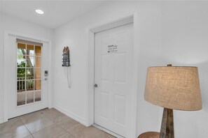 Interior - Beautiful Corner Unit in Woods Edge W/ Brand New Kitchen, Community Pool -Close to Beach (Bonita Springs)