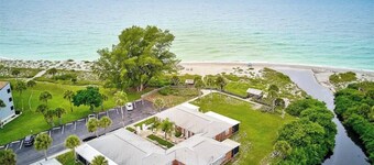 Vintage Villa 35 , Steps to Beach + Pool