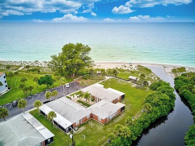 Vintage Villa 35 , Steps to Beach + Pool