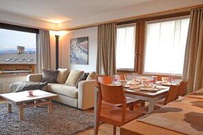 Dining - Flat located near the Médran ski lifts. This 5 person flat is ideal for groups of friends or familie (Verbier)