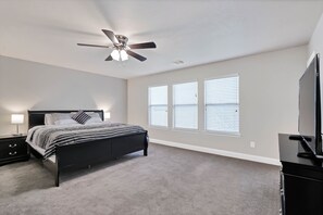 4 chambres, fer et planche à repasser, Wi-Fi, draps fournis