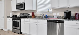 Lovely Meadow: 5 beds, large living area, Xbox, Sunny bike & lots more!