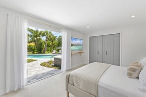 4 Schlafzimmer, Schreibtisch, Bügeleisen/Bügelbrett, Reisekinderbett