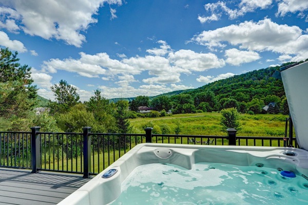 Bañera de hidromasaje al aire libre