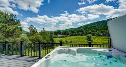 Northwood Chalet , exceptional view, 1mi to Village, Hot tub , A/C , fire pit