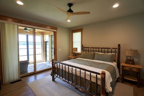 4 bedrooms, free WiFi, bed sheets - Sun Valley Luxury Lake Home - Newer Construction on Sandy Shore of Spider Lake  (Manitowish Waters)