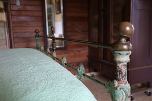 1 habitación, escritorio, tabla de planchar con plancha y wifi gratis 