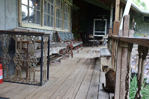 Folk Art Tower Guesthouse & Gallery - Pvt Bedroom