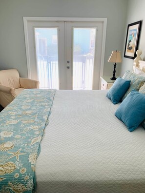 5 bedrooms, iron/ironing board, WiFi, bed sheets