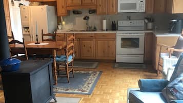 Geladeira, micro-ondas, fogão, cooktop