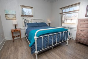 1 habitación, escritorio, tabla de planchar con plancha y wifi 