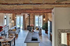 Smart TV, fireplace, printers