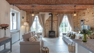 Smart TV, fireplace, printers