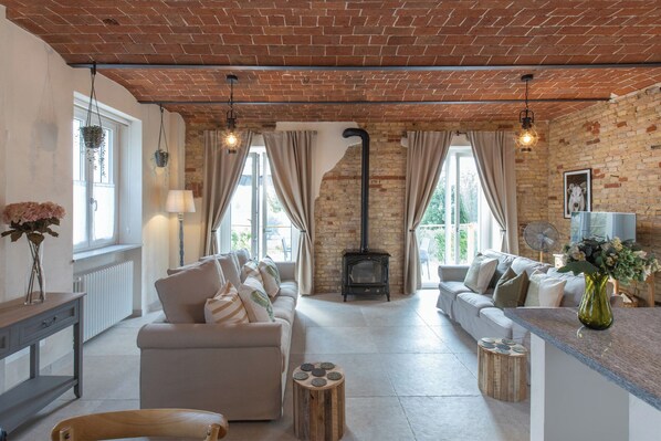 Smart TV, fireplace, printers