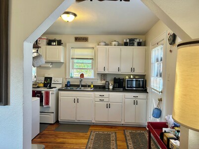 PET FRIENDLY-WEEKLY DISCOUNTS-ROANOKE RIVER AND BIKE TRAILS