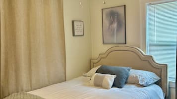 2 habitaciones, escritorio, tabla de planchar con plancha y wifi gratis