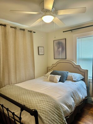 2 bedrooms, desk, iron/ironing board, free WiFi