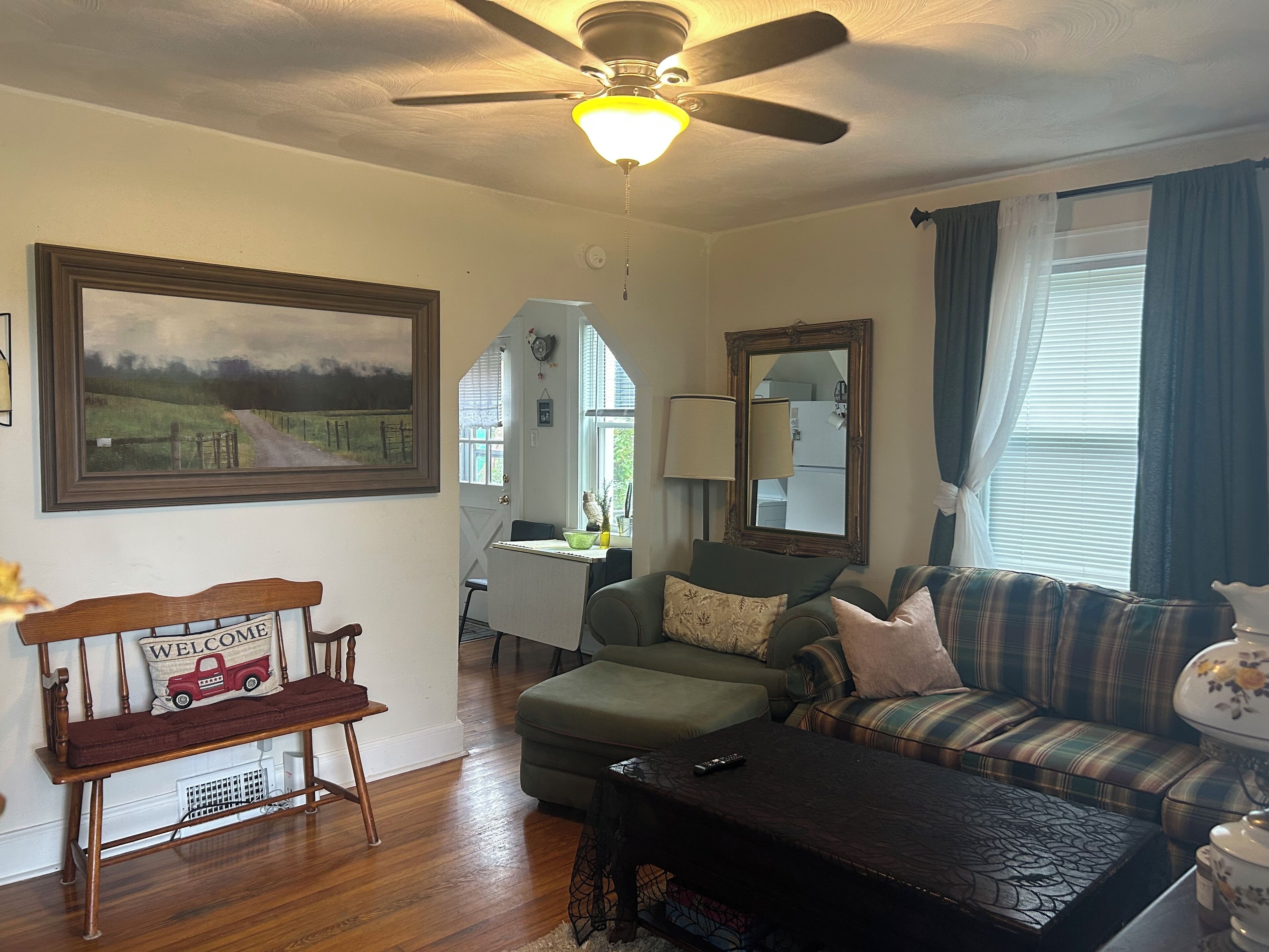 Smart TV, books, stereo