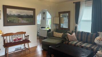 Smart TV, books, stereo