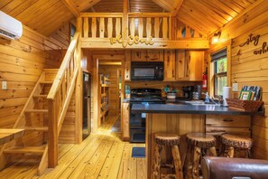 Fridge, microwave, oven, stovetop - Secluded Log Cabin with Premium Hot Tub under Gazebo (Logan)