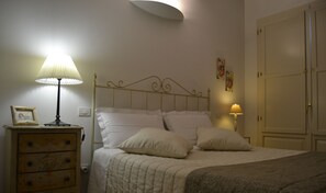 1 slaapkamer, een strijkplank/strijkijzer, gratis wifi, beddengoed