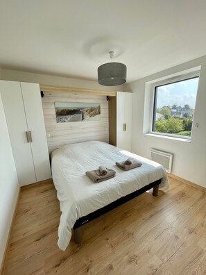 5 habitaciones, tabla de planchar con plancha y wifi gratis 