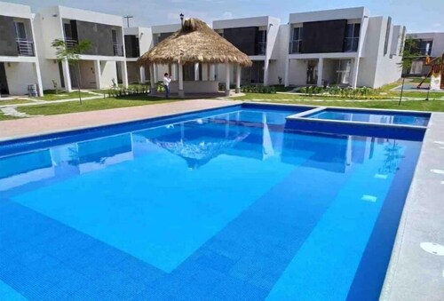Linda casa con alberca,cancha de foot, tenis 2 rec
