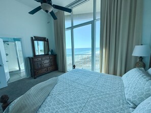 3 habitaciones, tabla de planchar con plancha y cuna de viaje