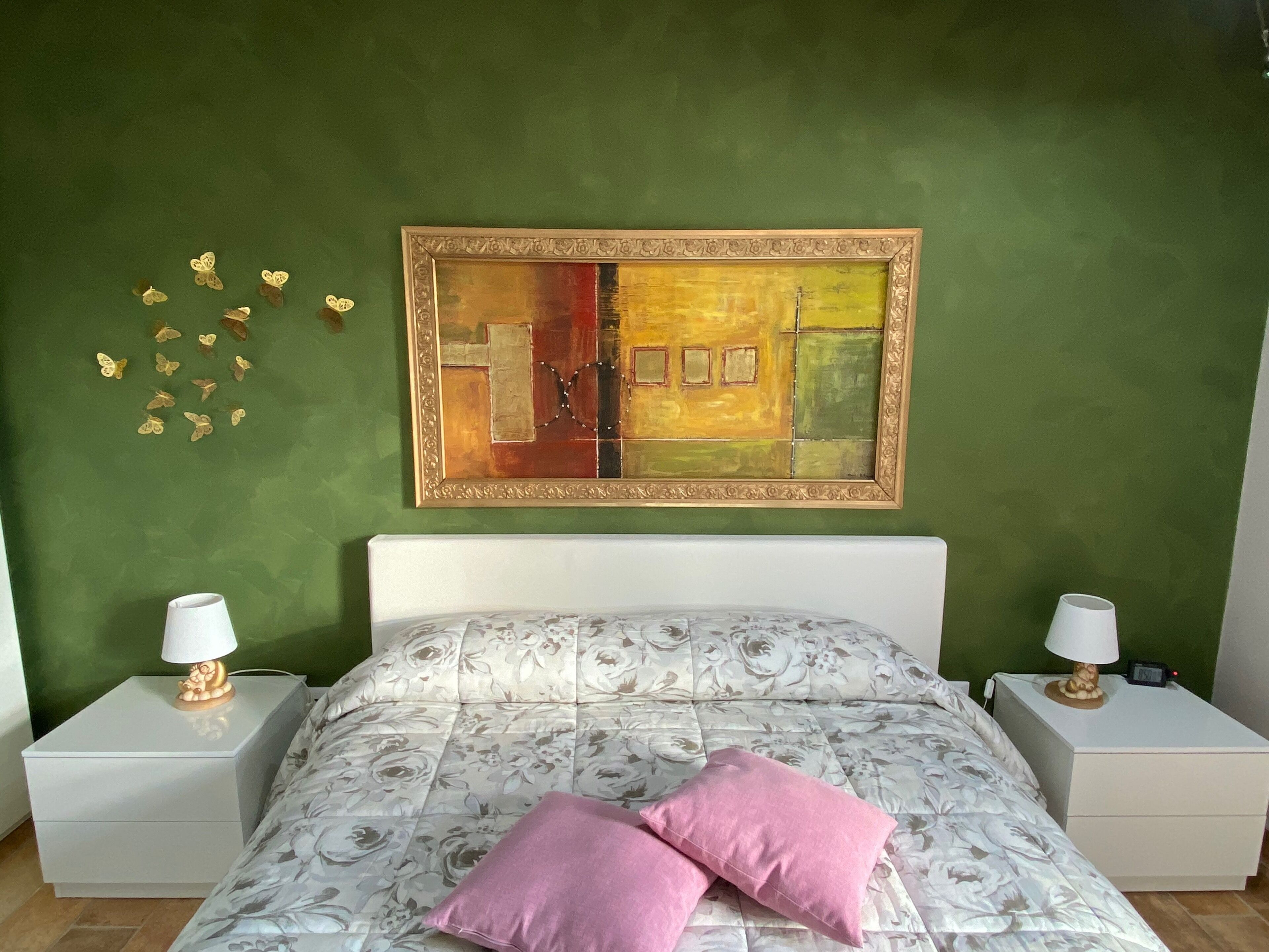 2 Schlafzimmer, Schreibtisch, Bügeleisen/Bügelbrett, Reisekinderbett
