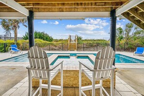 Een buitenzwembad, een verwarmd zwembad