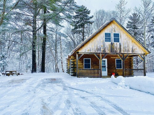 The Bear Lodge Cabin - A rustic retreat on the Ammonoosuc River