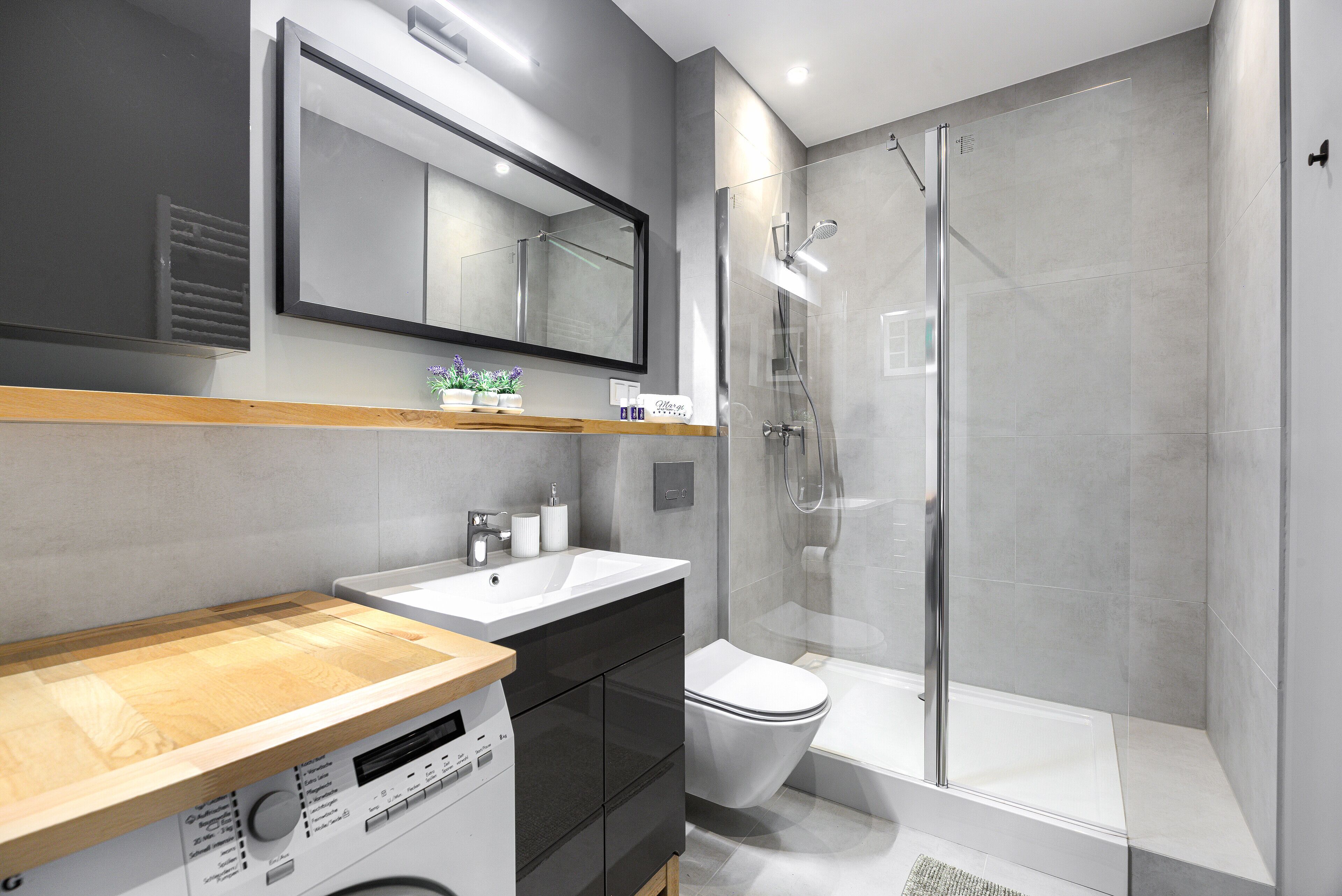 Suite studio Design | Salle de bain | Douche, articles de toilette (gratuits), séchoir à cheveux