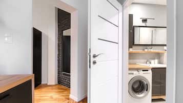 Suite Studio Design | Salle de bain | Douche, articles de toilette gratuits, sĂšche-cheveux