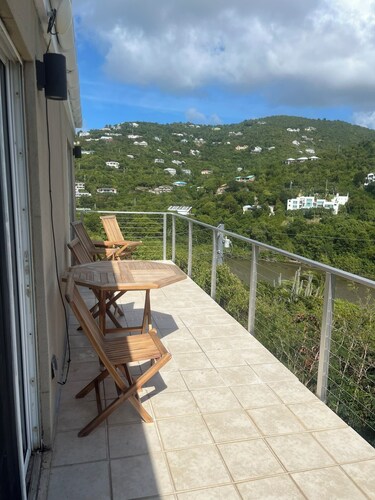 Breezy Hilltop, Hart Bay View, only minutes from town