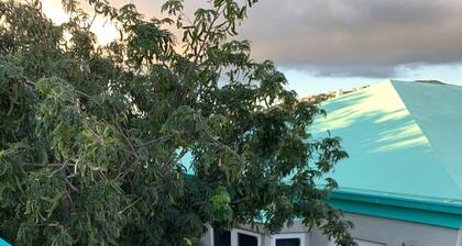 Breezy Hilltop, Hart Bay View, only minutes from town